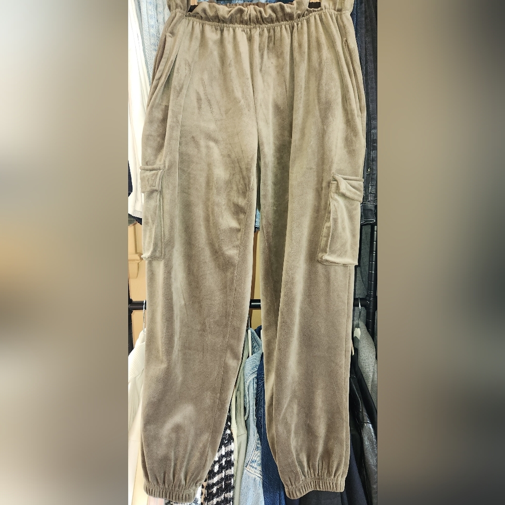 Relaxed Cargo Velour Joggers in Taupe